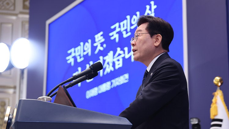 李 "<b>연임</b> 생각 전혀 없다"…<b>연임</b>제 개헌 소신은 유지