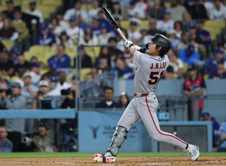 <b>이정후</b>, 글래스노우 상대로 시즌 <b>10호포</b>…MLB 첫 두 자릿수 홈런