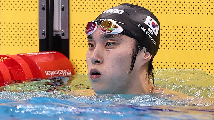 '부상' <b>김우민</b>, <b>계영</b> 400ｍ 예선 <b>출전</b>…"동료 체력 부담 덜겠다"