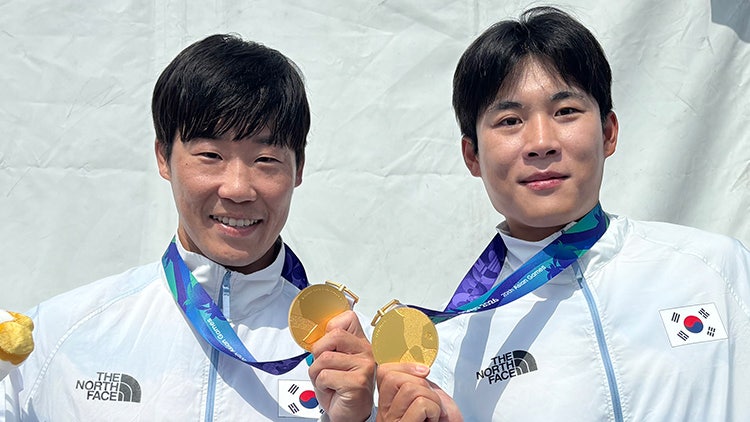 한가위에도 금빛 행진…남녀 <b>축구</b>, 나란히 8강전