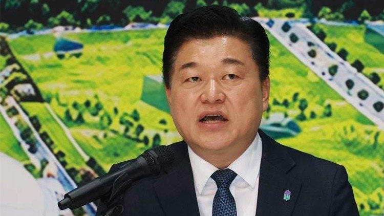 경찰, <b>신용한 충북</b>도<b>지사</b> 집무실 <b>압수수색</b>…선거법 위반 혐의