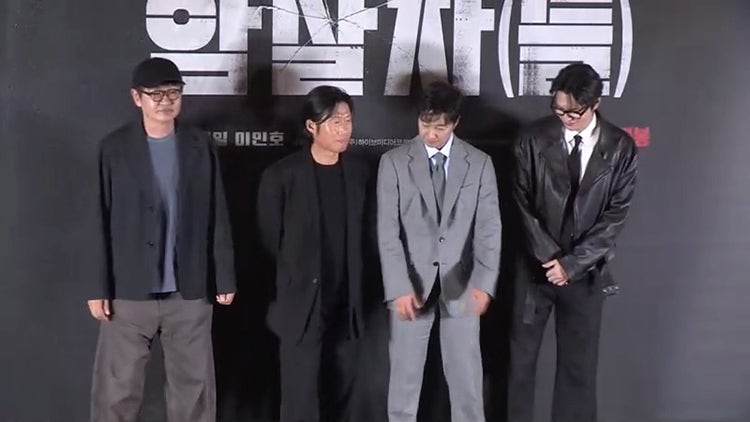 "노무현 죽음 뒤 권양숙 괜찮나" 野 '암살자들' <b>비판</b>…박정희재단 "상영...