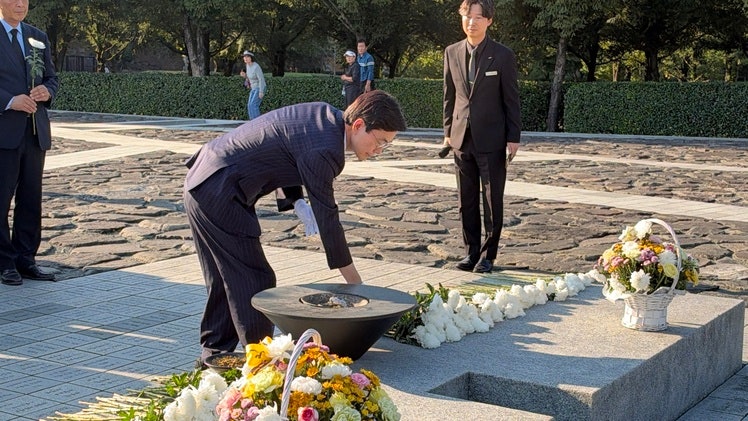 당원권 정지 중 봉하 찾은 <b>조경태</b>…"정치현실 대신 사죄"
