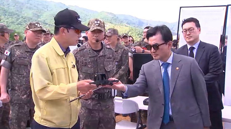 '탈영 의혹' 안규백, 바로 잡겠다더니…<b>병무청장</b> "정정 청구 없었다"