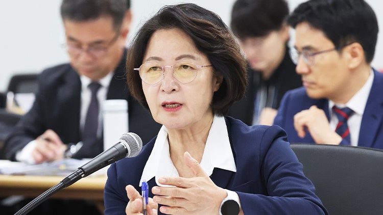 <b>추미애</b>, 국감서도 '김지용 저격'…'여의도지사' 비판엔 "오해" 응수