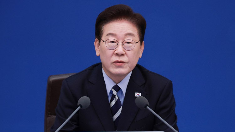 李대통령 <b>지지율</b> 34.9% 최저…호남 제외 전지역·전연령 '부정' 과반