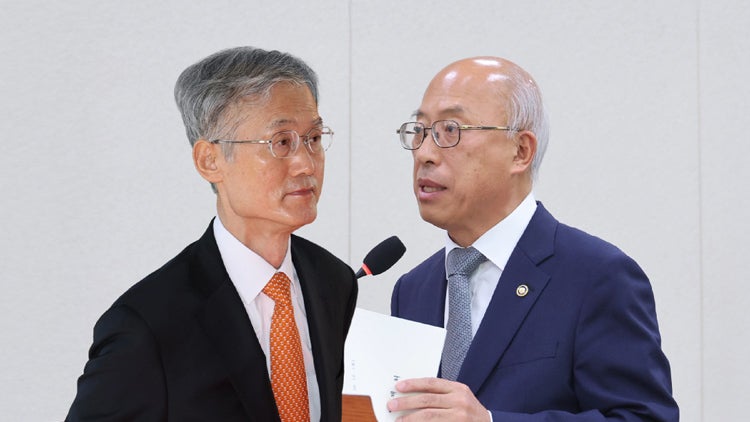 李 손들어준 <b>법제처장</b> "대법원장 재제청은 헌법상 책무"…野 "지금도 변...