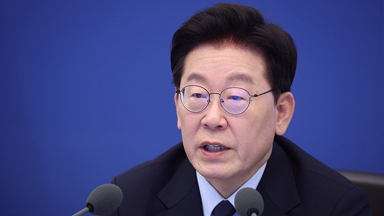 李 대통령, <b>부천</b> 공장 <b>화재</b>에 "진압·인명 구조에 만전"