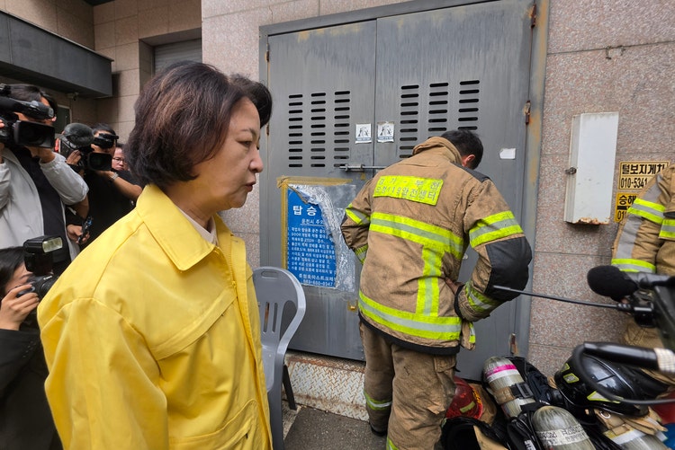 추미애 "<b>순직</b> 소방관의 용기와 헌신, 결코 잊지 않겠다"