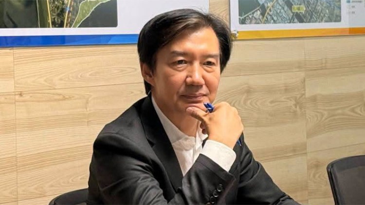 <b>조국</b> "조희대 탄핵일 제시하라…김민석, '현수막 정치' 멈춰야"