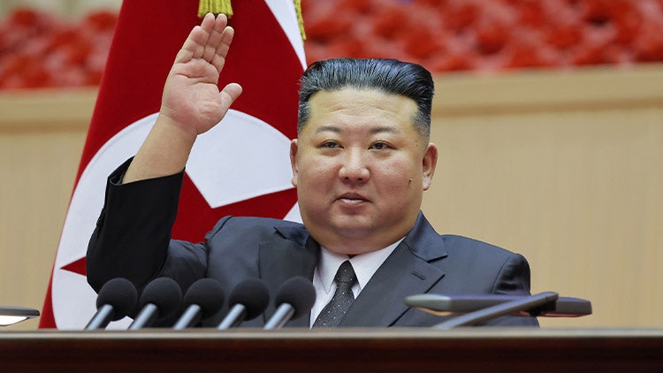 김정은 강군 건설을 위한 제3차 중대장대회 주재 및 중대 강화 방안 관련 사진