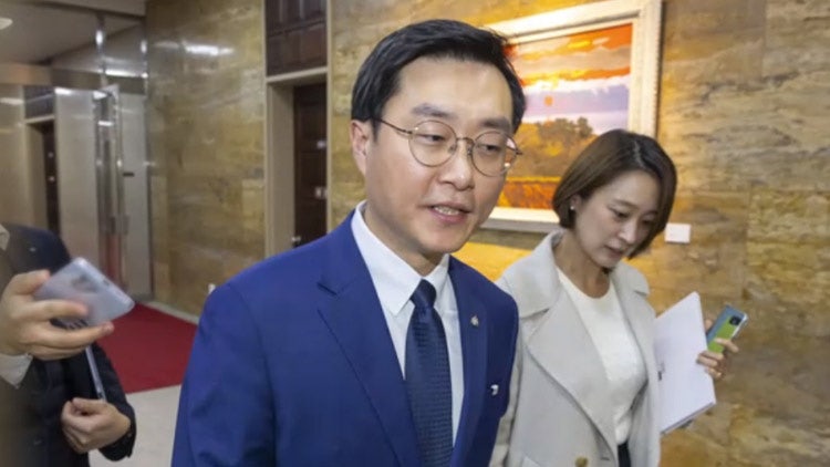 공소청, '보좌진 <b>성추행</b> 의혹' <b>장경태</b> <b>기소</b>…고소 11개월만