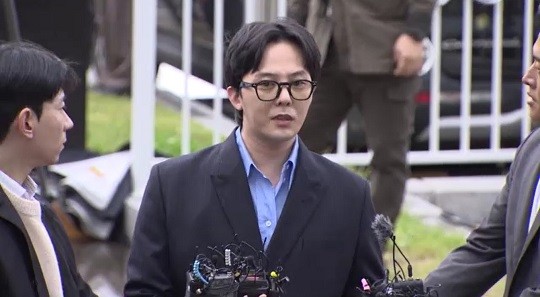 <b>지드래곤</b>, 머리에 <b>손발톱</b>까지 모두 <b>음성</b>