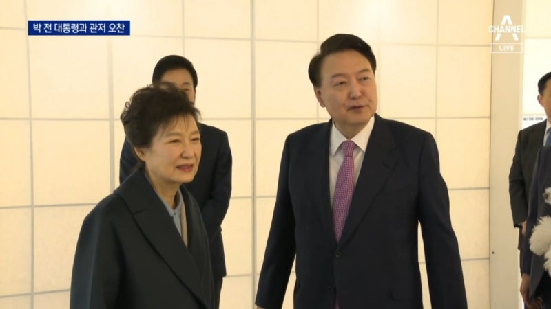[단독]석 달 연속 박 전 <b>대통령</b> 만남…오늘은 관저 초청