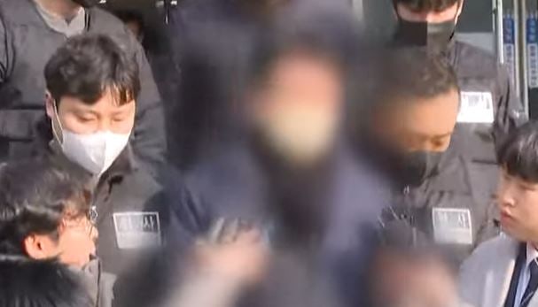 <b>경찰</b> “‘<b>이재명 습격범</b>’ 주관적 정치 신념 사로잡혀 극단 범행”