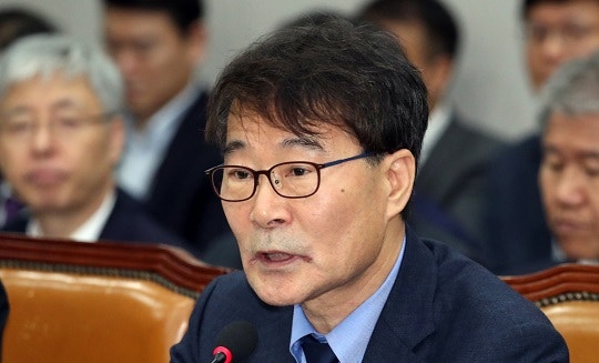 <b>검찰</b>, 장하성 전 <b>정책실장</b> 소환조사…‘<b>통계조작</b> 의혹’