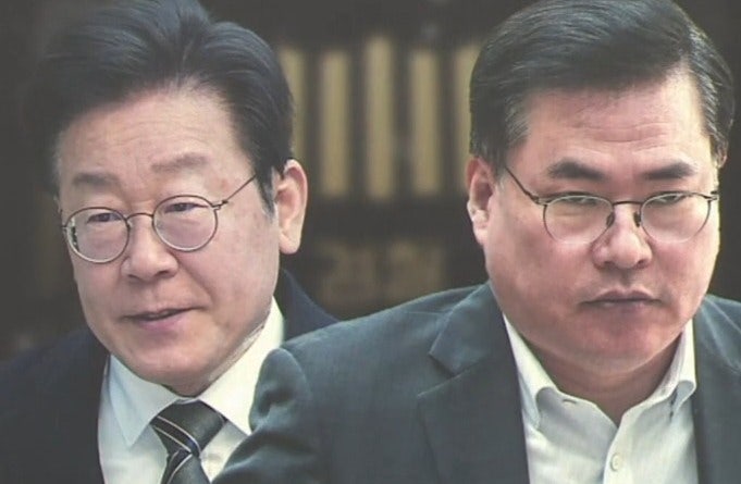 “<b>뇌물</b> 아니냐” vs “음모론”…<b>이재명</b>-<b>유동규</b>, 법정 설전