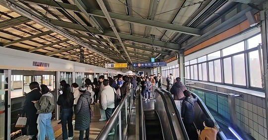 지하철 <b>3호선</b> 원흥~원당 구간 단전…출근길 혼란