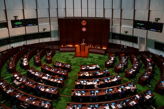 <b>홍콩</b>, ‘새 <b>국가보안법</b>’ 통과…반역 범죄 ‘최대 종신형’