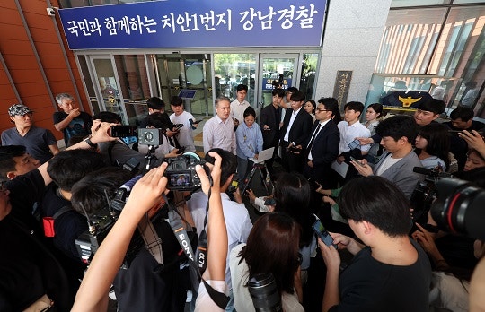 <b>김호중</b> 측 “<b>포토라인</b> 서지 못한 점 사과…조사 후 변호사가 답변”