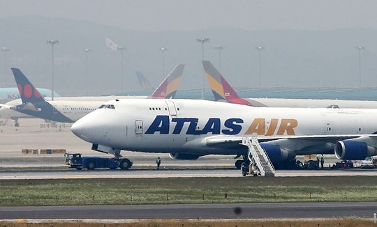 <b>화물기 타이어</b> 펑크…<b>인천공항</b> 줄줄이 지연