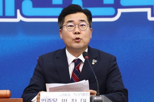 <b>박찬대</b> “윤석열 정권, 최악 ‘친일 매국’…김형석 임명 철회해야”