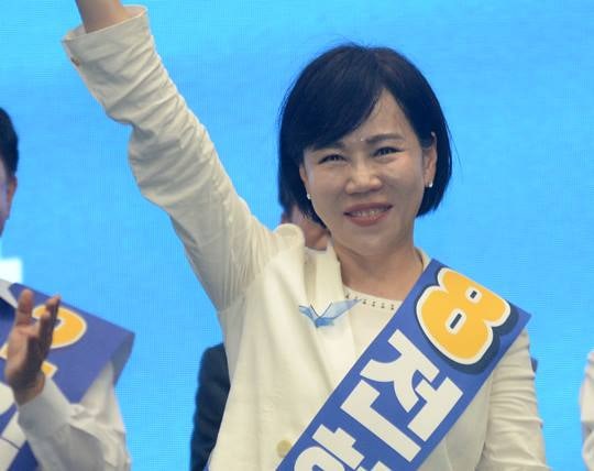 [단독]<b>전현희</b> ‘<b>살인자</b>’ 발언에 與단톡방 부글부글…“패악질” “극혐”