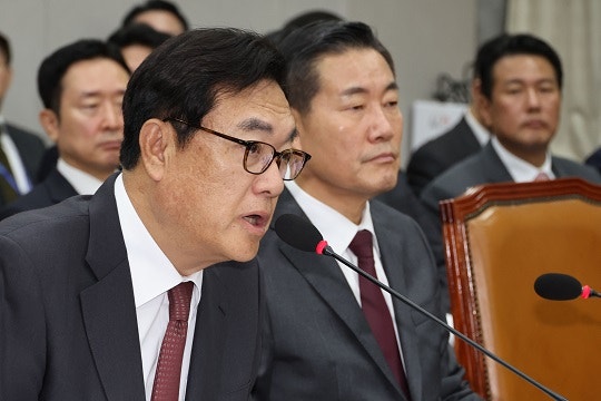 <b>대통령</b>실 “한남동 <b>관저 사우나</b>·스크린골프 없어…청와대보다 초라”