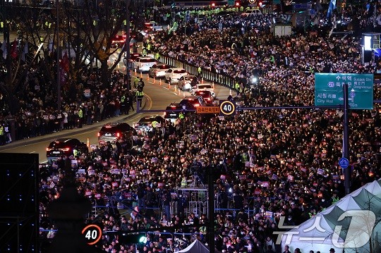오늘 서울 <b>광화문</b>·<b>시청</b> 일대 1.3만명 <b>집회</b>…교통혼잡 예상