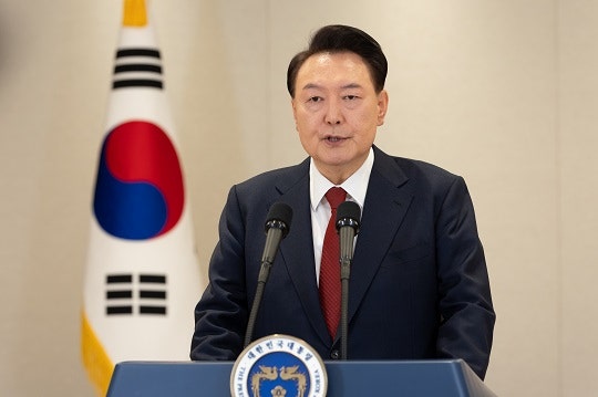 尹 측 “<b>내란죄</b> 철회는 <b>탄핵소추</b> 각하 사유”