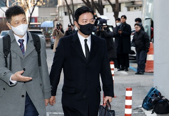검찰, <b>김성훈 경호처 차장</b> 구속영장 불청구…<b>석방</b>