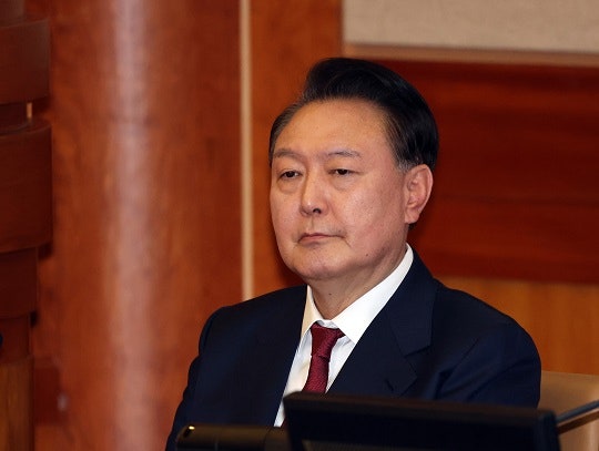 윤석열 대통령이 지난 23일 서울 종로구 헌법재판소에서 열린 탄핵심판 4차 변론기일에 출석해 있다. [출처 = 뉴스1]
