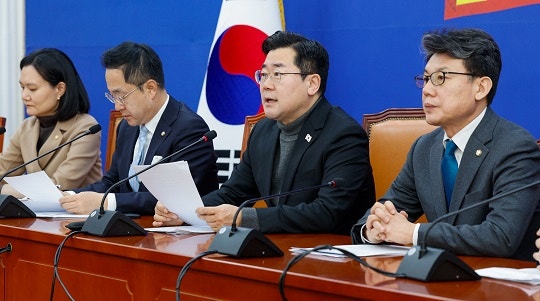 <b>박찬대</b>, ‘윤 대통령 면회’ 與에 “<b>내란 공범</b> 자인”