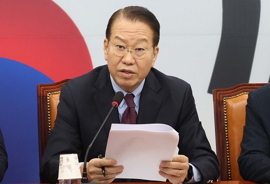 권영세 “<b>경제</b>는 <b>이재명</b> 아니고 말 바꾸기는 <b>이재명</b>”