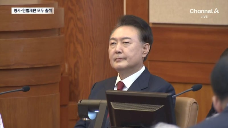 <b>윤 대통령</b>, 오전 <b>형사재판</b>·오후 탄핵심판 모두 출석 예정