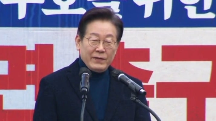 <b>이재명</b> “수구조차 못 되는 반동”…민주당 의원 130여 명 결집