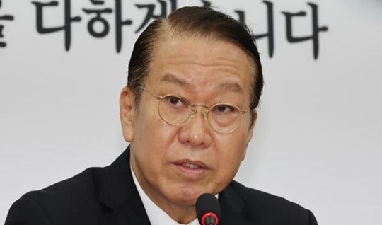 권영세 “<b>배우자 상속세 전면폐지</b>”