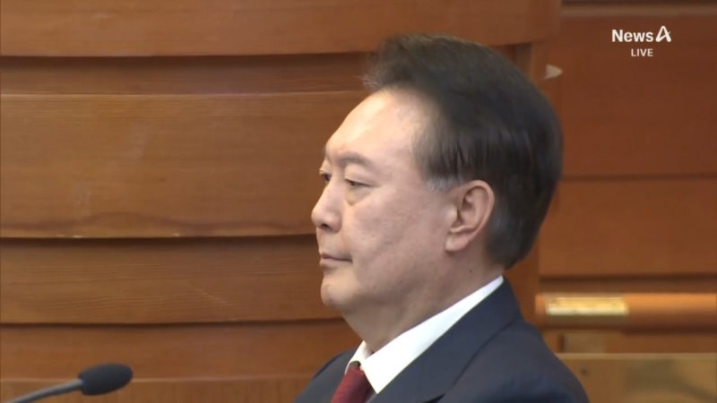 尹 측 “<b>검찰</b>, <b>항고</b> 포기하고 즉각 석방해야”