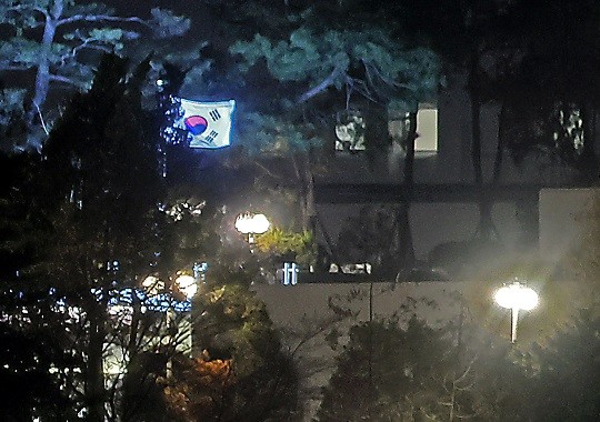 尹, <b>권성동</b>·나경원 등과 <b>통화</b>…“지도부 고생 많았다”