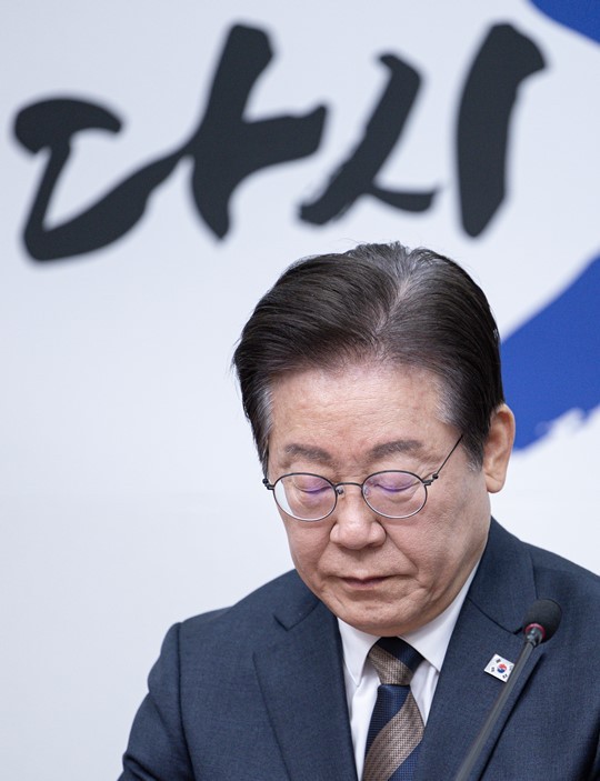 <b>이재명 대표</b> ‘경기도 법카 유용 혐의’ 재판, 다음 달 8일 시작