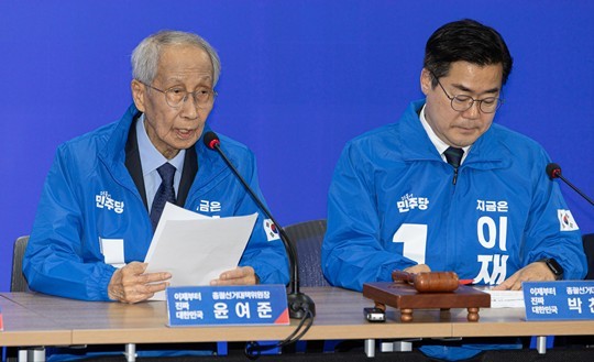 <b>윤여준</b> “<b>김문수</b>·<b>한덕수</b>, 퇴장해야 할 세력의 이전투구”