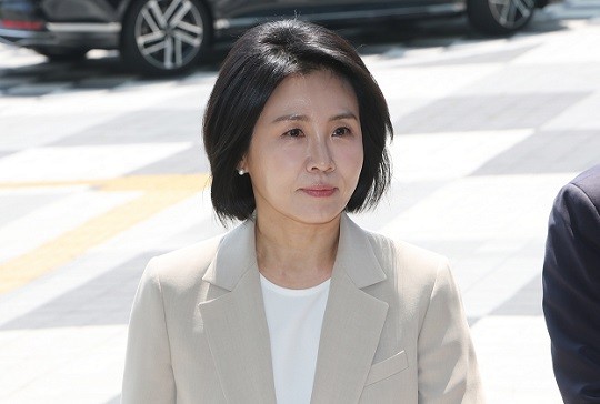 '공직선거법 위반' 혐의로 1심에서 벌금형을 선고받은 이재명 더불어민주당 대통령 후보의 부인 김혜경 여사가 12일 오후 경기 수원시 영통구 수원고등법원에서 열린 항소심 선고 공판에 출석하고 있다.(사진=뉴스1)