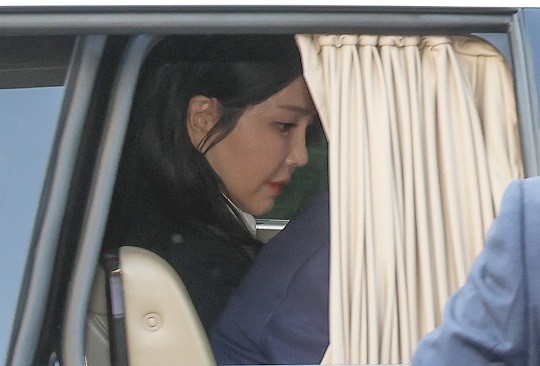 “조기 대선에 영향 우려”…<b>김건희</b> 여사, 검찰에 <b>불출석 사유서</b> 제출
