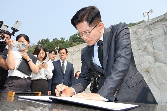 [단독]<b>김문수</b> “지역 벗어나지 말고 유세 집중하라” 지시