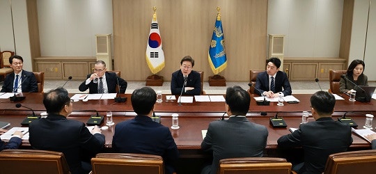 李대통령, 취임 이튿날 국무회의 주재…<b>민생회복</b>에 속도전