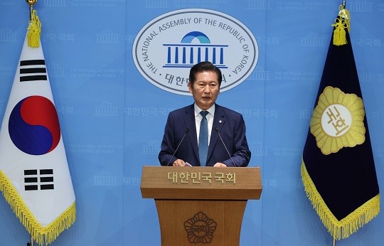 <b>정청래</b>, <b>민주당</b> <b>대표 출마</b> 선언…“이재명이 곧 <b>정청래</b>”