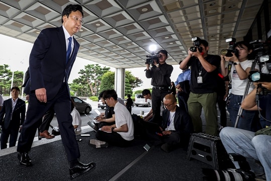 <b>정진우 서울중앙지검장</b> 첫 출근…“바르게 검찰 업무 수행”