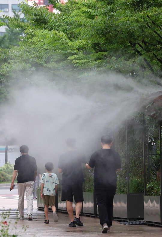<b>서울</b> 전역 올여름 첫 ‘<b>폭염 경보</b>’…작년보다 18일 빨라
