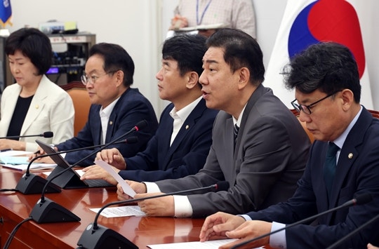 <b>김병기</b> “대북전단 살포 중단 선언 환영…평화가 곧 경제”
