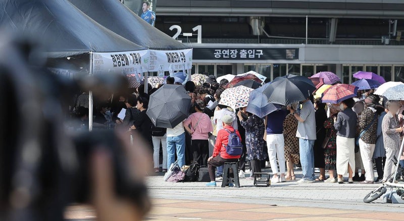 올림픽체조경기장 <b>폭발물</b> 설치 <b>신고</b>…그룹 <b>더보이즈 콘서트</b> 관객 대피